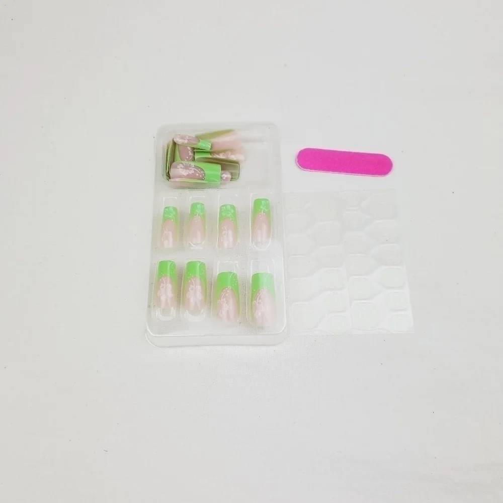 24 Pieces Fake press on nails
